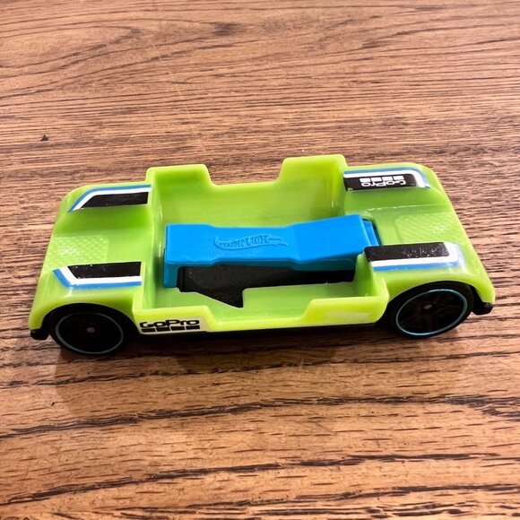 Hot Wheels Zoom In Die-Cast Car For GoPro Cameras Green/Blue Mattel 2017 - Picture 2 of 4